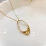 COLAR ORGANICO VAZADO OVAL