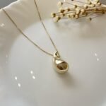 COLAR GOTA MINIMALISTA