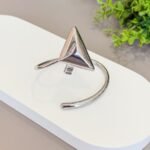 BRACELETE TRIANGULAR AJUSTAVEL