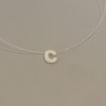 COLAR NYLON MADRE PEROLA INICIAL C