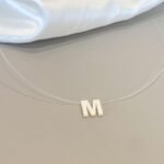 COLAR NYLON MADRE PEROLA INICIAL M