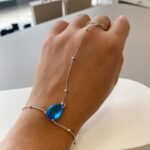 PULSEIRA HAND CHAIN PEDRA AZUL RODIO